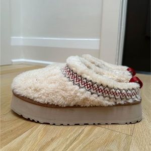 UGG SHERPA TAZZ Slipper - Size 9 Women’s